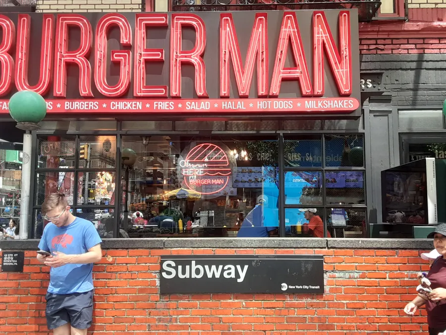 Real Burger · Taco · Sandwich restaurant running INFI