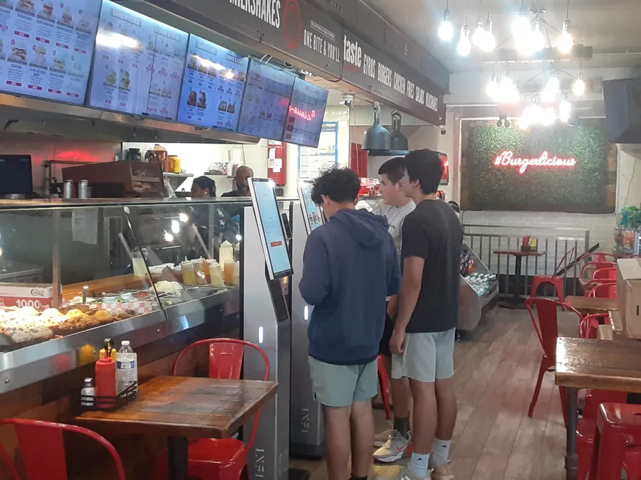 Real Burger · Taco · Sandwich restaurant running INFI